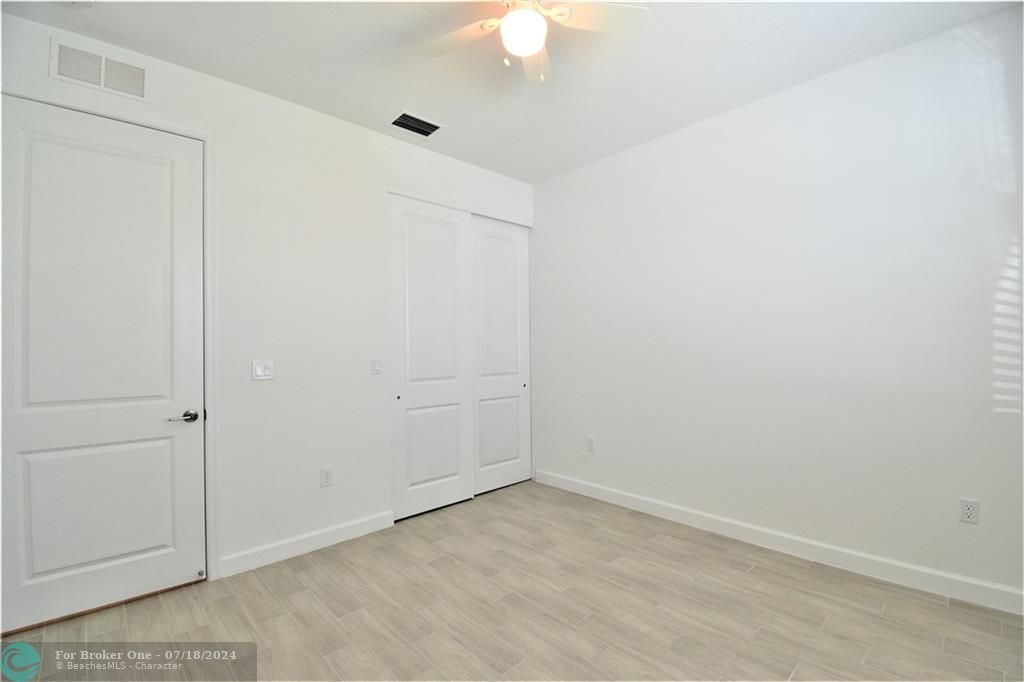 For Sale: $485,000 (2 beds, 2 baths, 1319 Square Feet)