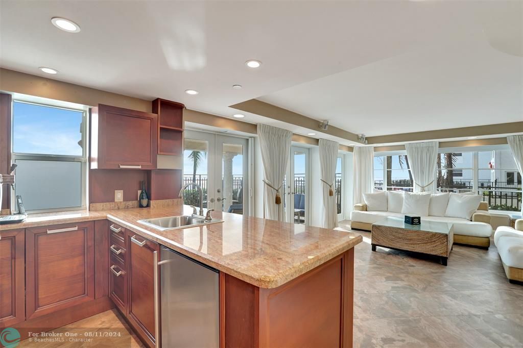 Recently Sold: $3,500,000 (3 beds, 4 baths, 3273 Square Feet)