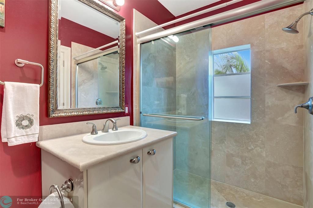 最近售出: $3,500,000 (3 贝兹, 4 浴室, 3273 平方英尺)