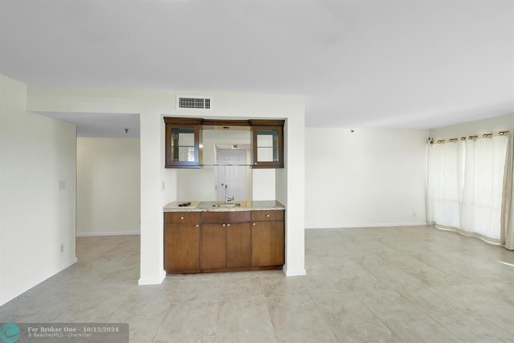 For Rent: $3,800 (2 beds, 2 baths, 2011 Square Feet)