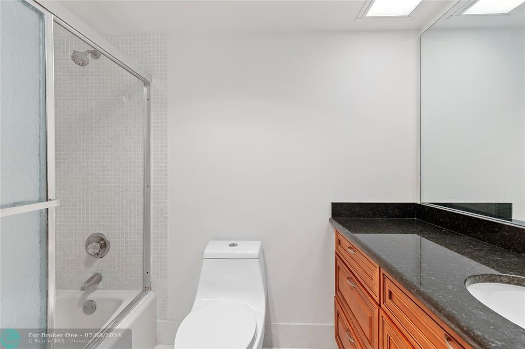 最近售出: $209,000 (2 贝兹, 2 浴室, 1064 平方英尺)