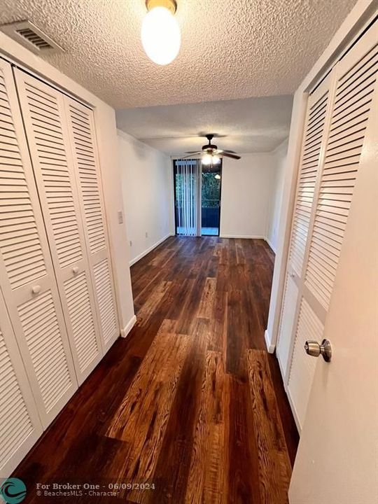 Active With Contract: $2,100 (2 beds, 2 baths, 965 Square Feet)