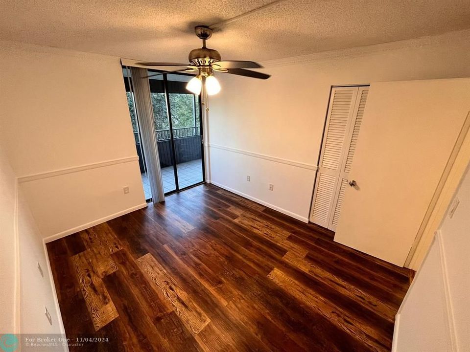 Active With Contract: $2,100 (2 beds, 2 baths, 965 Square Feet)