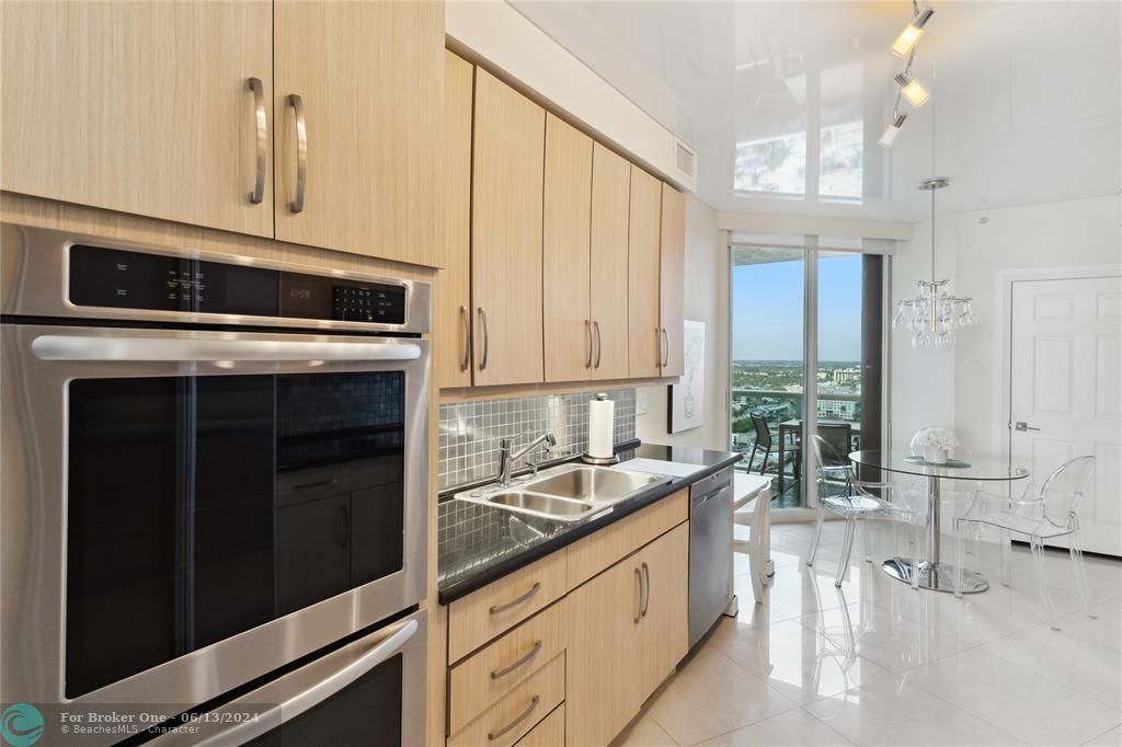 Active With Contract: $1,995,000 (3 beds, 3 baths, 2109 Square Feet)