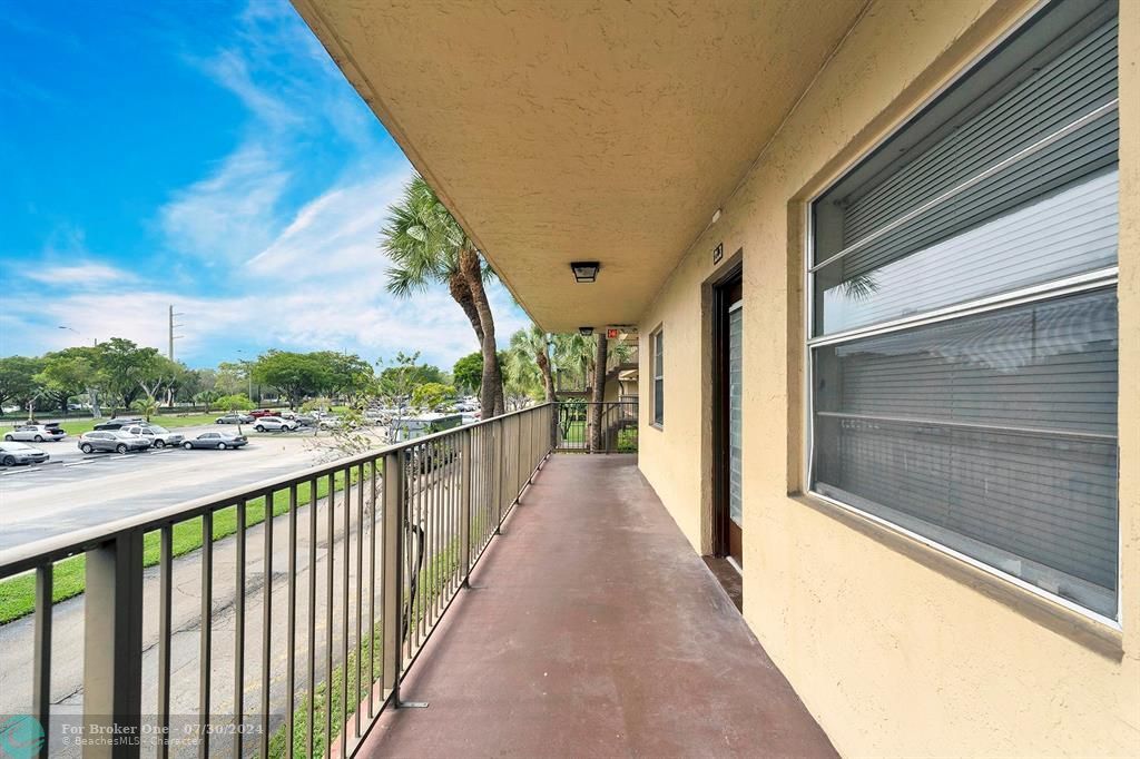 Active With Contract: $224,900 (2 beds, 2 baths, 1002 Square Feet)