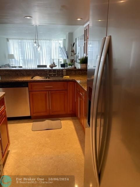 For Rent: $3,000 (1 beds, 1 baths, 1067 Square Feet)