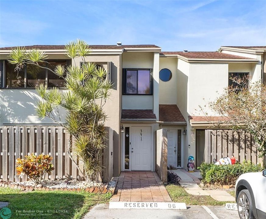 Recently Sold: $450,000 (3 beds, 2 baths, 1452 Square Feet)