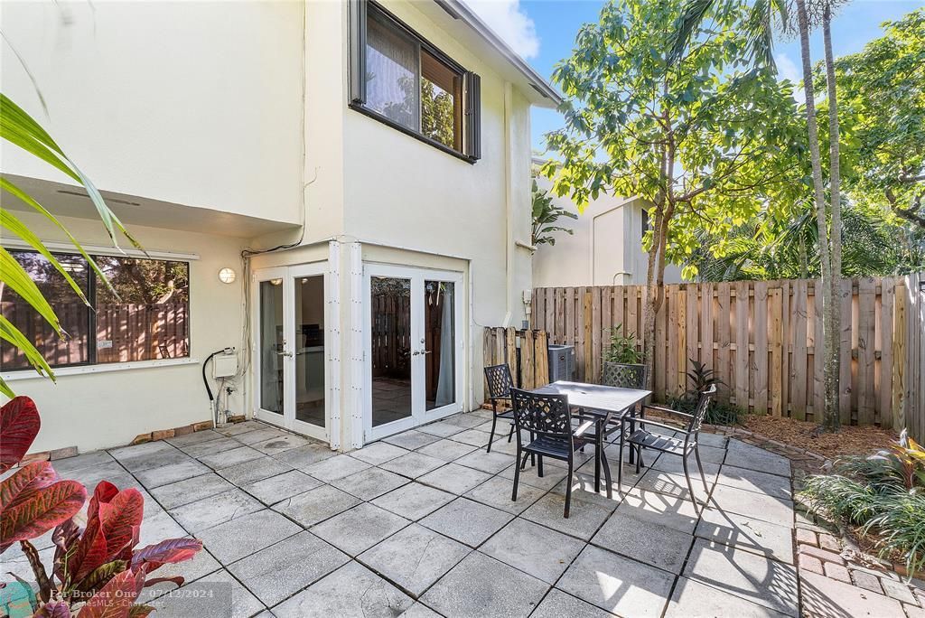 Active With Contract: $450,000 (3 beds, 2 baths, 1452 Square Feet)
