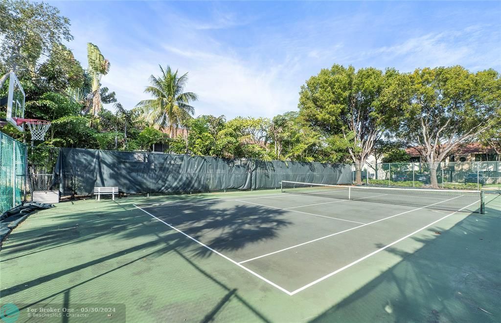 Recently Sold: $450,000 (3 beds, 2 baths, 1452 Square Feet)