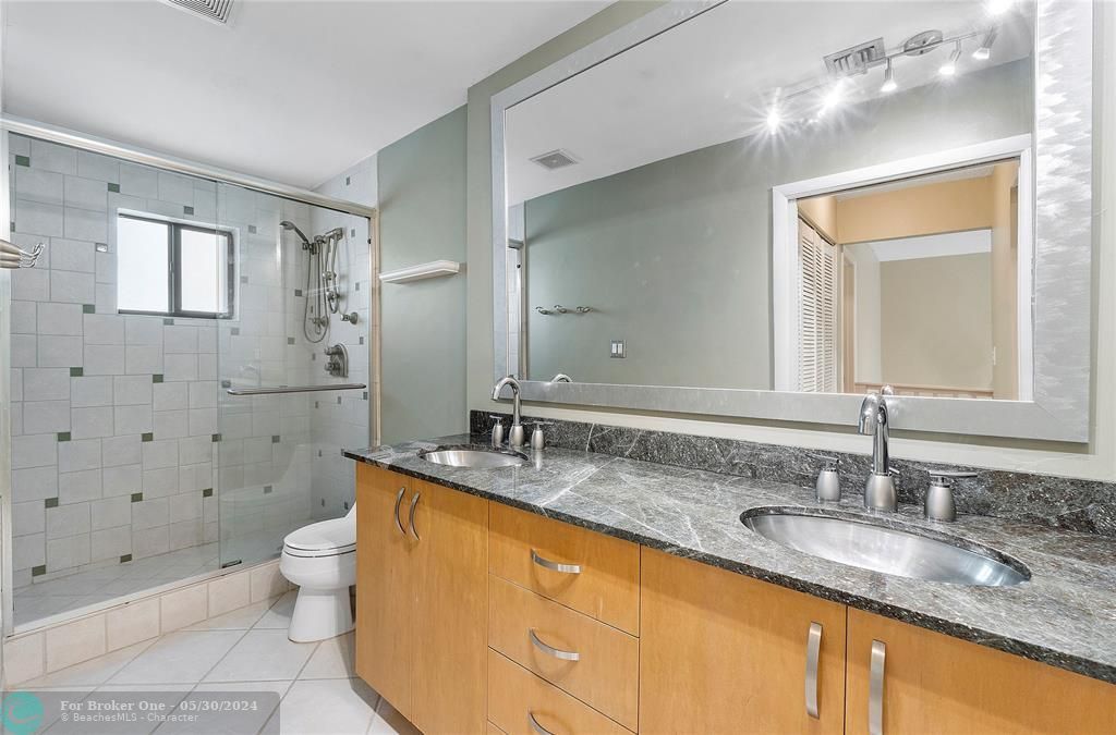 最近售出: $450,000 (3 贝兹, 2 浴室, 1452 平方英尺)