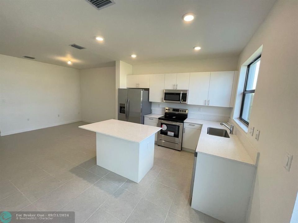 For Sale: $427,500 (3 beds, 2 baths, 1328 Square Feet)