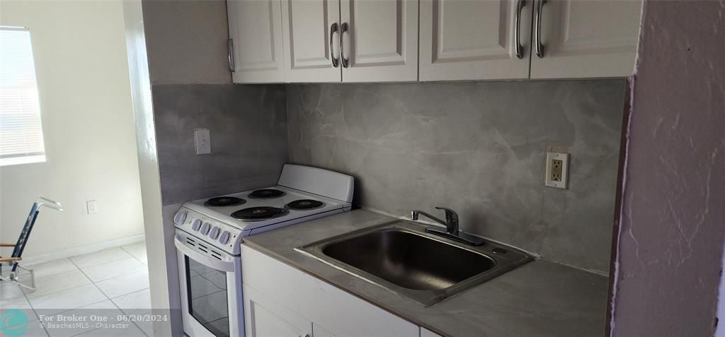 For Sale: $2,099 (2 beds, 1 baths, 1352 Square Feet)