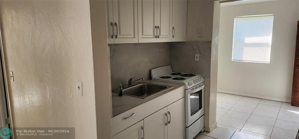 For Sale: $2,099 (2 beds, 1 baths, 1352 Square Feet)