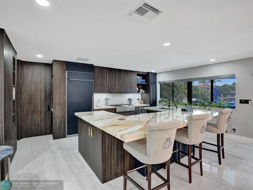 Recently Sold: $3,775,000 (4 beds, 5 baths, 3668 Square Feet)