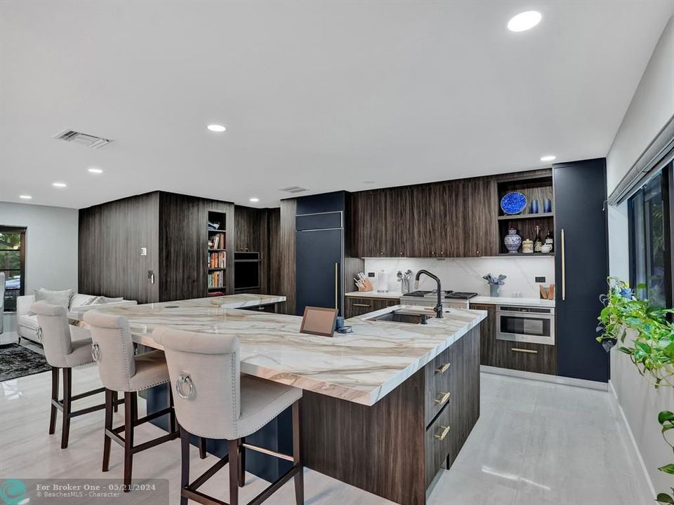 Recently Sold: $3,775,000 (4 beds, 5 baths, 3668 Square Feet)