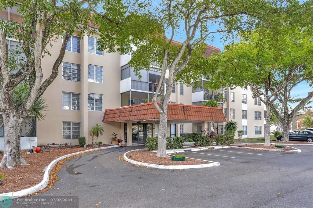 Active With Contract: $2,100 (2 beds, 2 baths, 1116 Square Feet)
