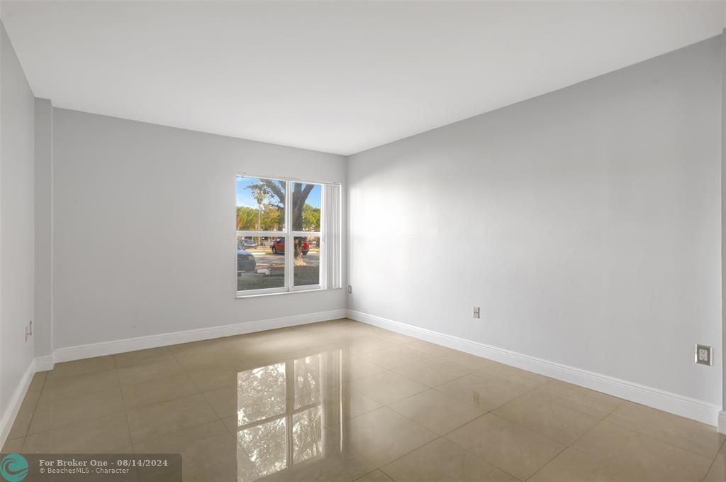 Active With Contract: $2,100 (2 beds, 2 baths, 1116 Square Feet)