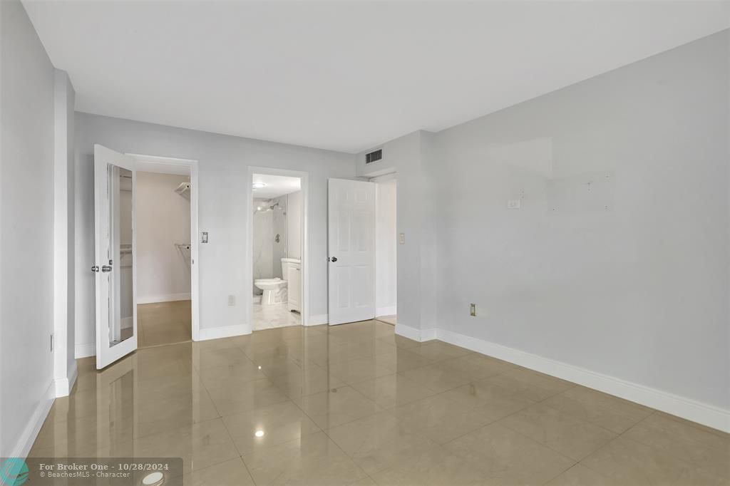 Active With Contract: $2,100 (2 beds, 2 baths, 1116 Square Feet)