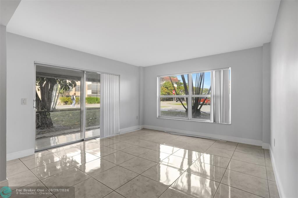 Active With Contract: $2,100 (2 beds, 2 baths, 1116 Square Feet)