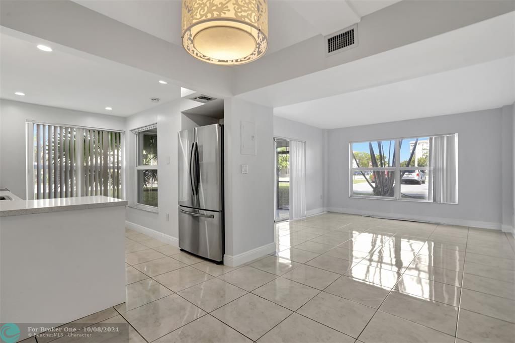 Active With Contract: $2,100 (2 beds, 2 baths, 1116 Square Feet)