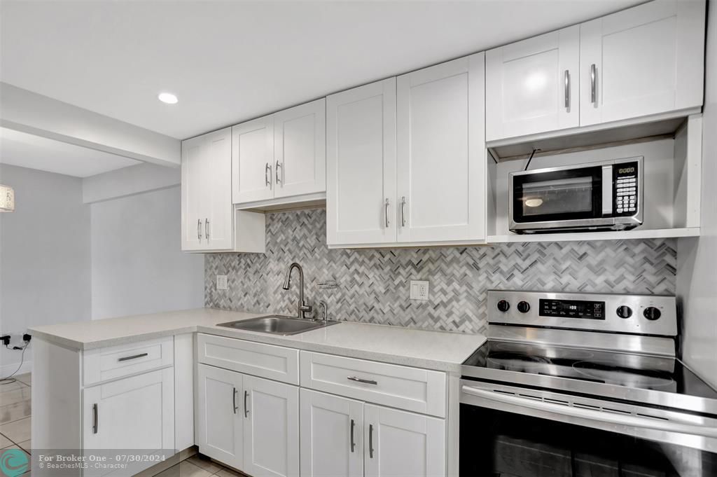 Active With Contract: $2,100 (2 beds, 2 baths, 1116 Square Feet)