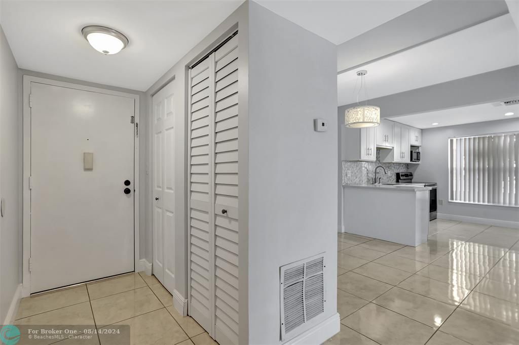 Active With Contract: $2,100 (2 beds, 2 baths, 1116 Square Feet)