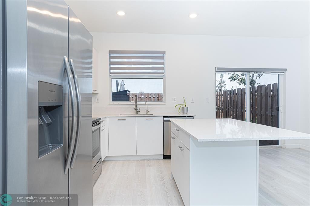 Active With Contract: $499,000 (3 beds, 3 baths, 1797 Square Feet)