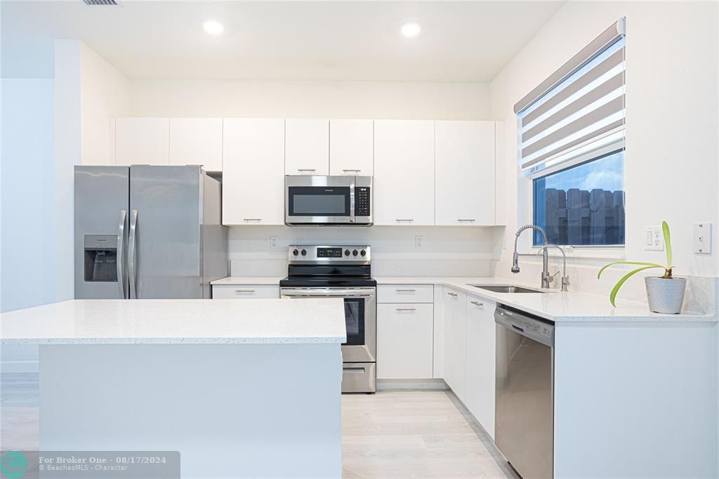 Active With Contract: $499,000 (3 beds, 3 baths, 1797 Square Feet)