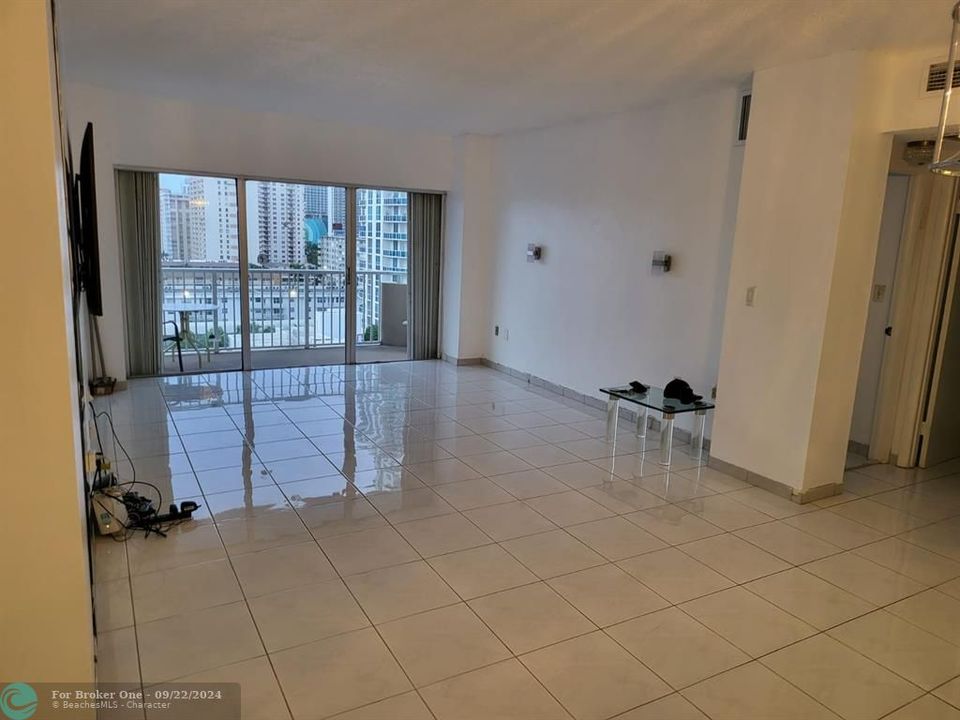 En Venta: $368,000 (1 camas, 1 baños, 798 Pies cuadrados)