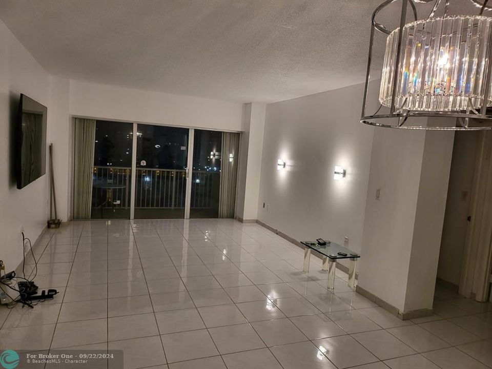 En Venta: $368,000 (1 camas, 1 baños, 798 Pies cuadrados)