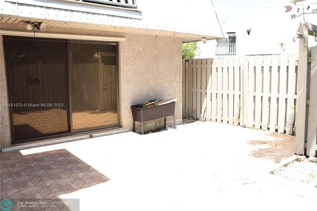 For Sale: $266,000 (2 beds, 2 baths, 1400 Square Feet)