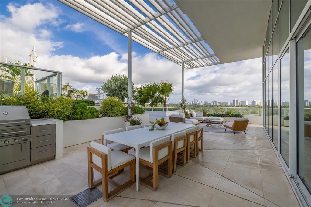 Active With Contract: $19,999,999 (4 beds, 4 baths, 5936 Square Feet)
