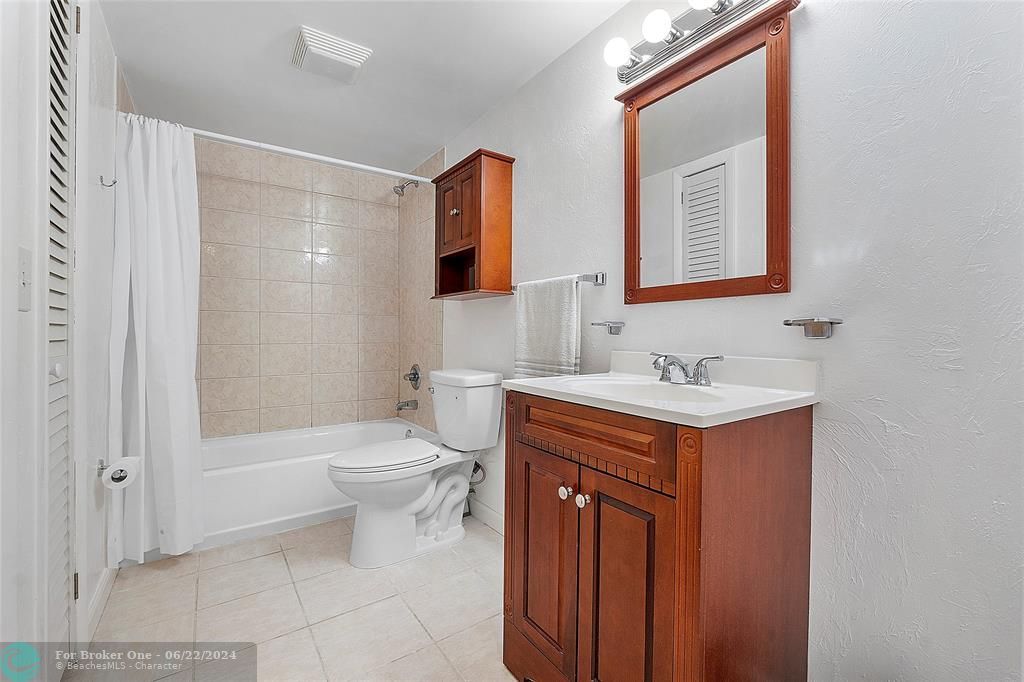 最近售出: $163,000 (1 贝兹, 1 浴室, 716 平方英尺)