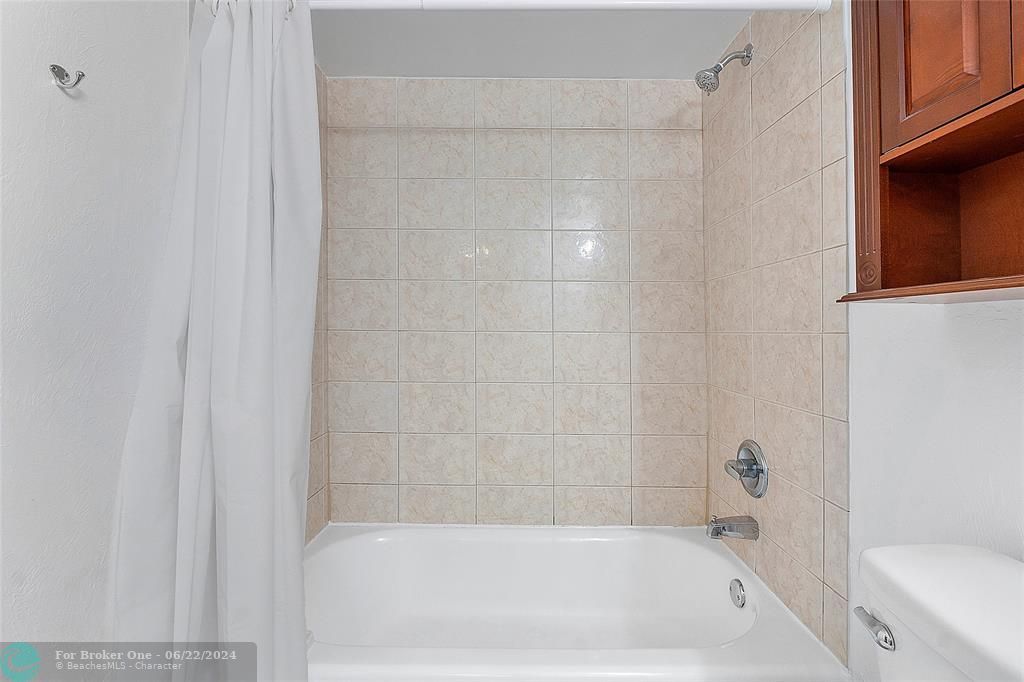 最近售出: $163,000 (1 贝兹, 1 浴室, 716 平方英尺)