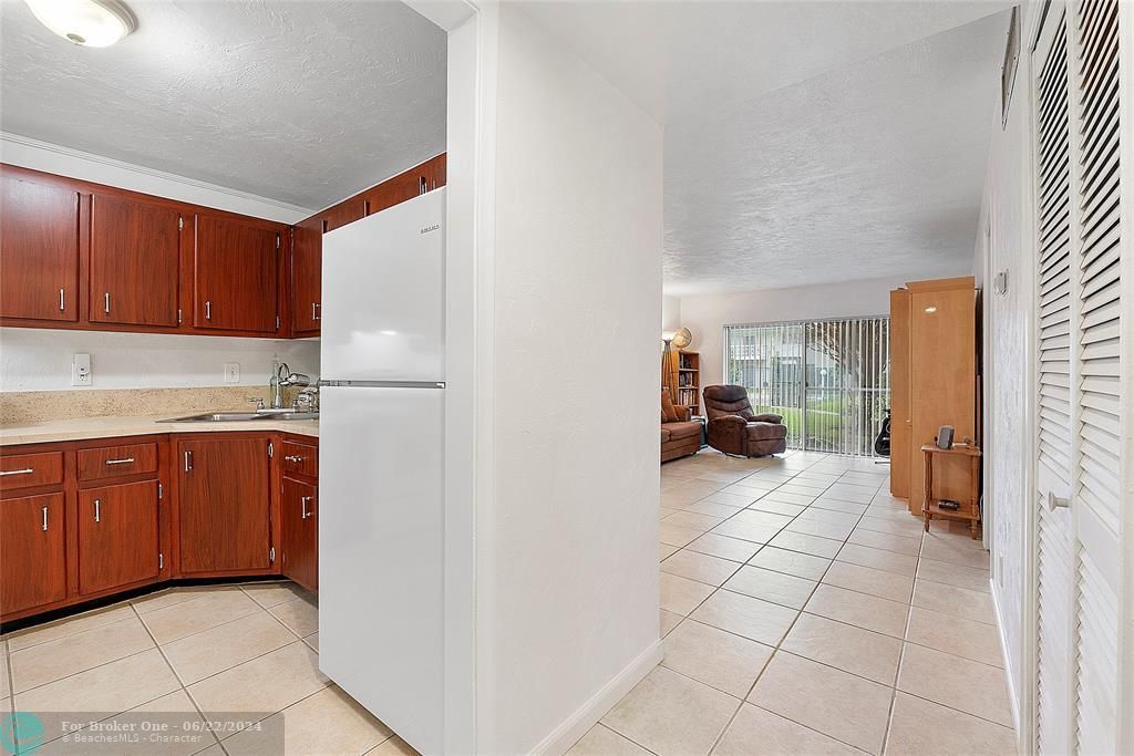 Recently Sold: $163,000 (1 beds, 1 baths, 716 Square Feet)