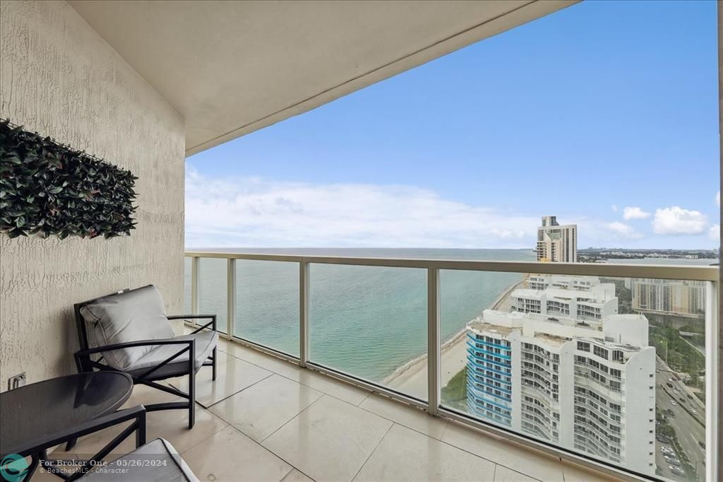 For Sale: $1,249,000 (2 beds, 2 baths, 1266 Square Feet)