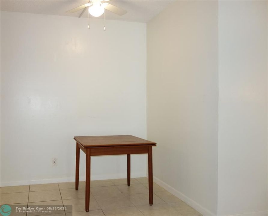 For Sale: $159,900 (1 beds, 1 baths, 685 Square Feet)