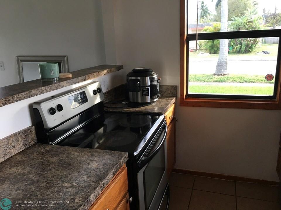 For Sale: $375,000 (2 beds, 1 baths, 856 Square Feet)