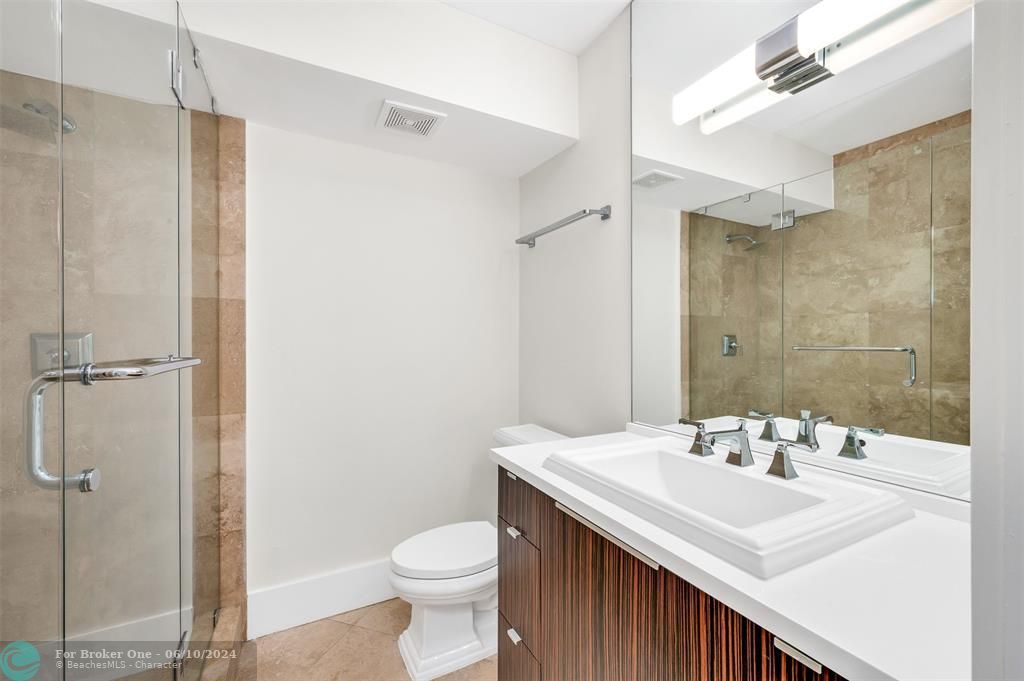Active With Contract: $267,000 (1 beds, 1 baths, 850 Square Feet)