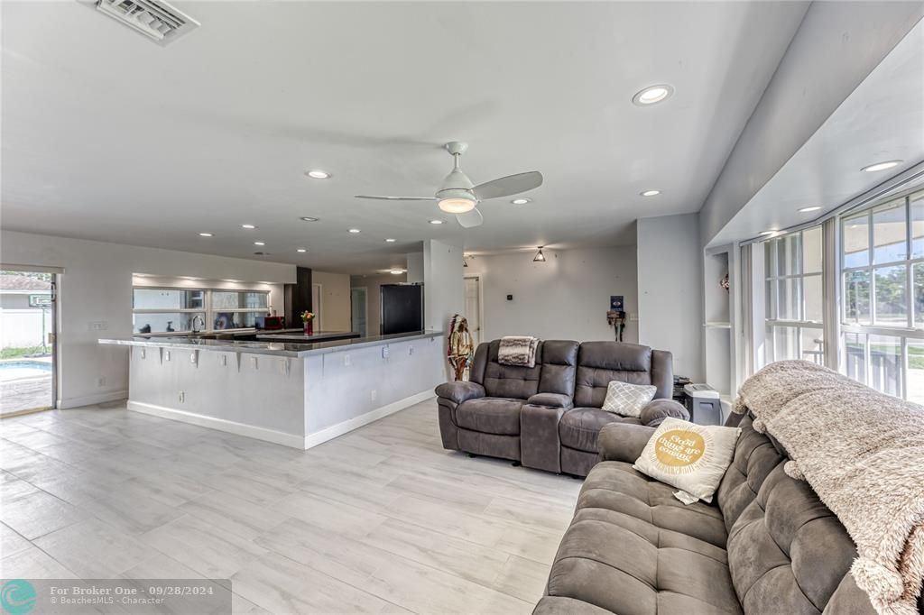 Recently Sold: $760,000 (3 beds, 2 baths, 1805 Square Feet)