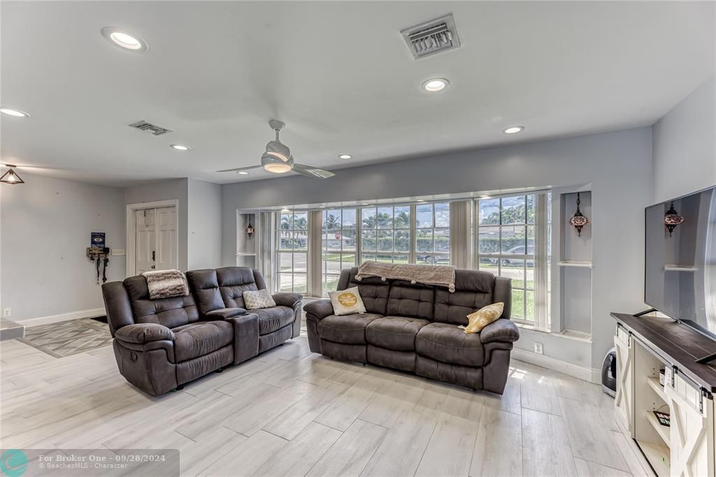 Recently Sold: $760,000 (3 beds, 2 baths, 1805 Square Feet)