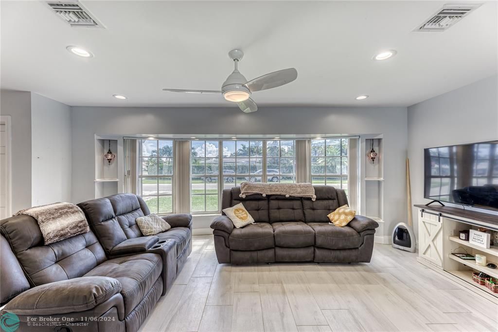 Recently Sold: $760,000 (3 beds, 2 baths, 1805 Square Feet)