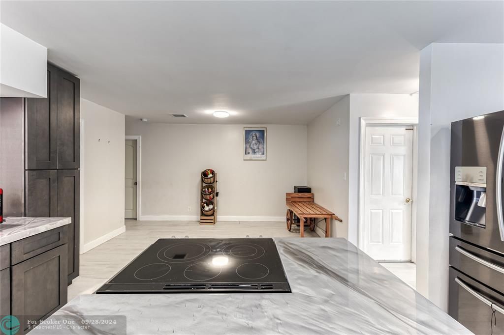 Recently Sold: $760,000 (3 beds, 2 baths, 1805 Square Feet)