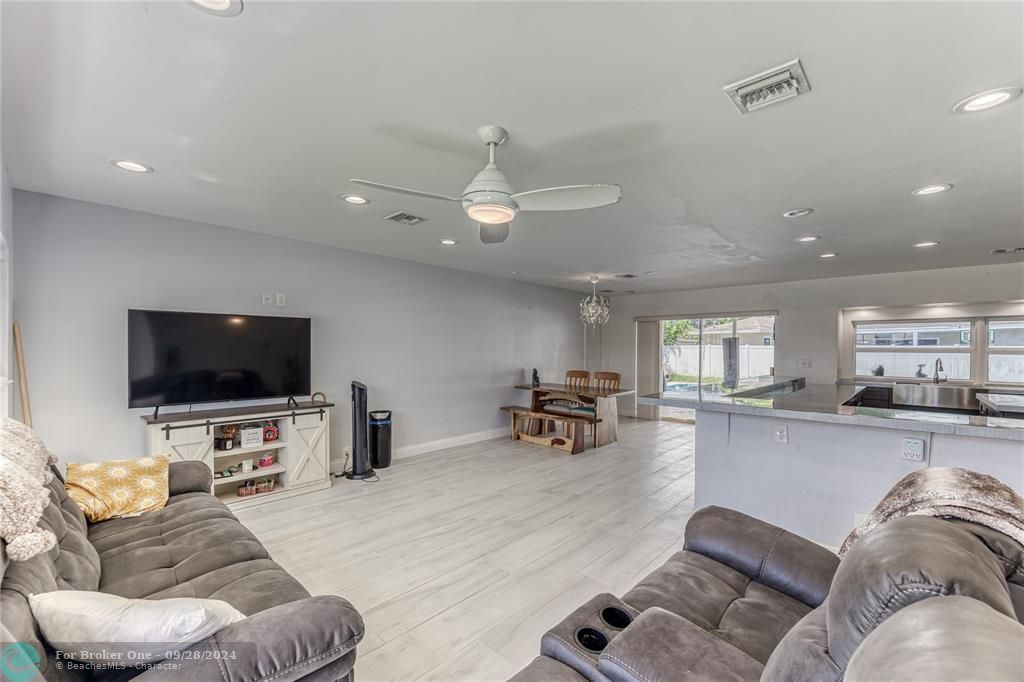 Recently Sold: $760,000 (3 beds, 2 baths, 1805 Square Feet)