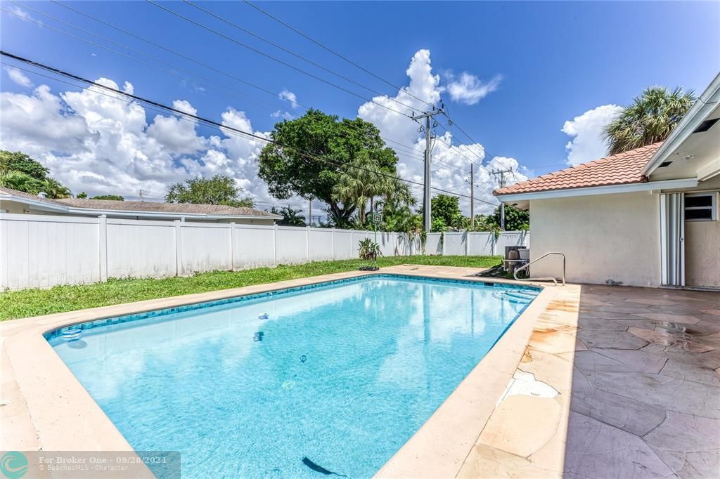 Recently Sold: $760,000 (3 beds, 2 baths, 1805 Square Feet)