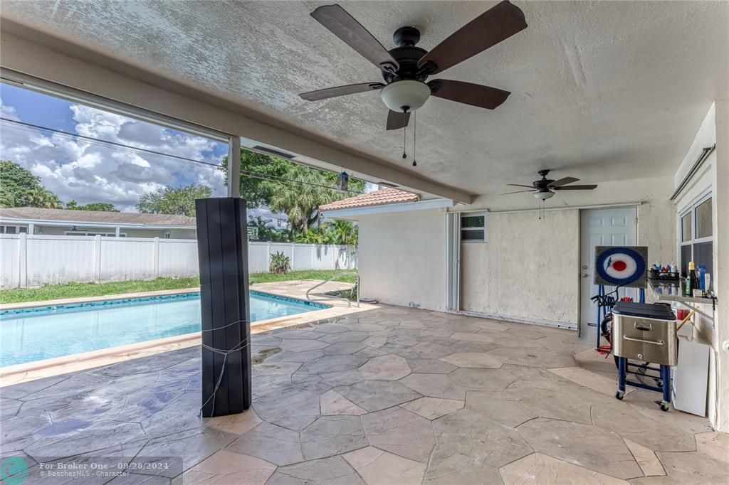 Recently Sold: $760,000 (3 beds, 2 baths, 1805 Square Feet)