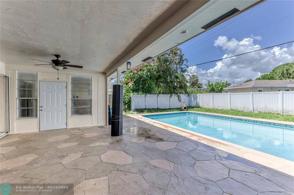 Recently Sold: $760,000 (3 beds, 2 baths, 1805 Square Feet)