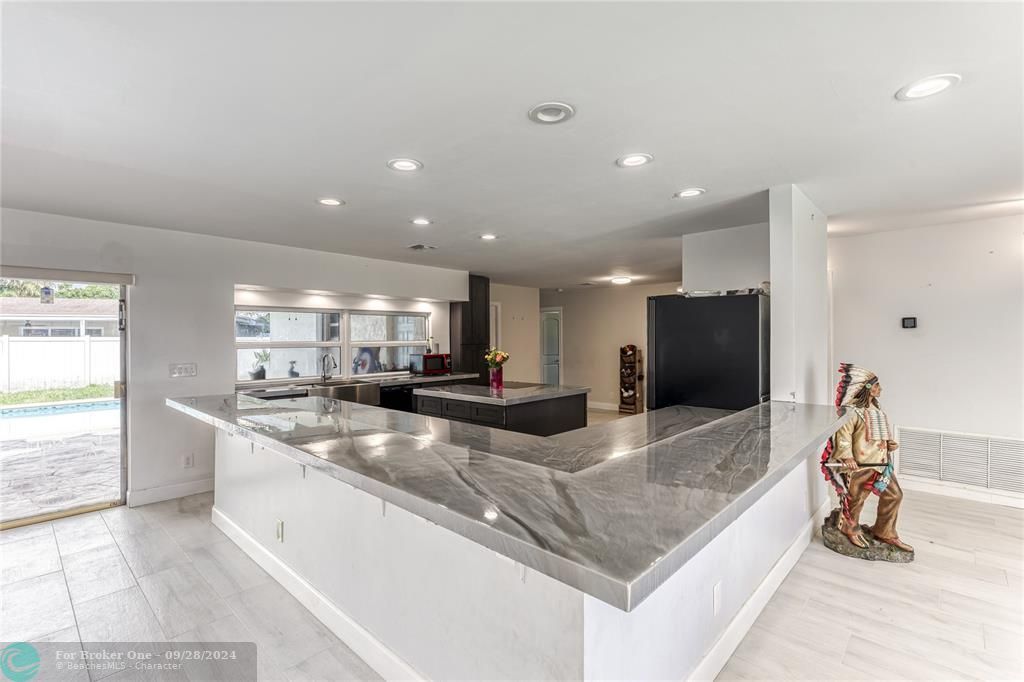 Recently Sold: $760,000 (3 beds, 2 baths, 1805 Square Feet)