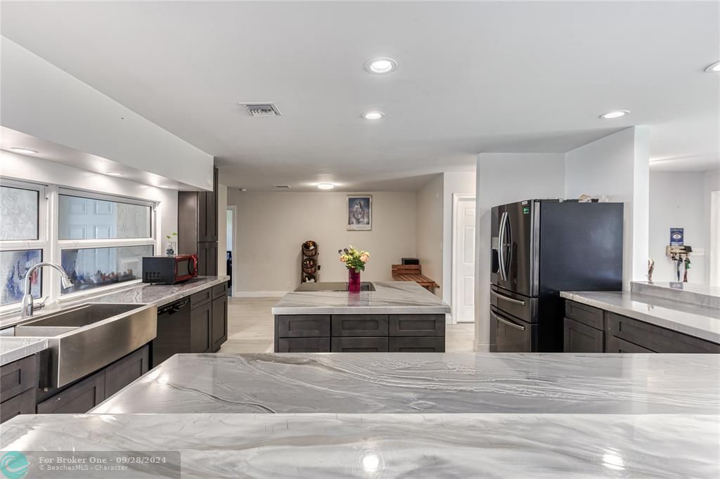 Recently Sold: $760,000 (3 beds, 2 baths, 1805 Square Feet)