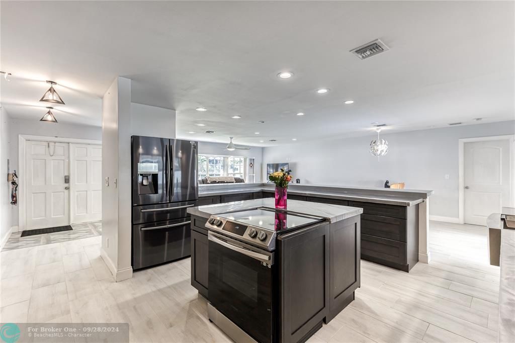 Recently Sold: $760,000 (3 beds, 2 baths, 1805 Square Feet)